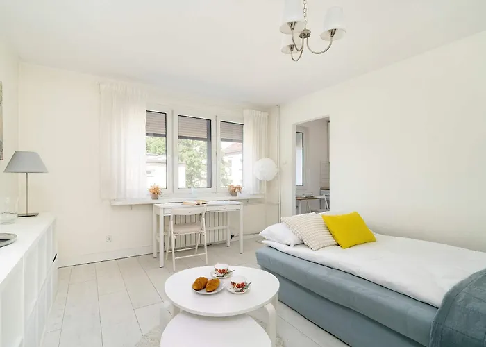 Appartement Grochowska Bright With Desk By Renters