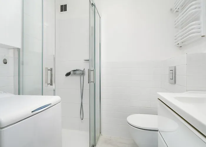 Grochowska Bright With Desk By Renters *