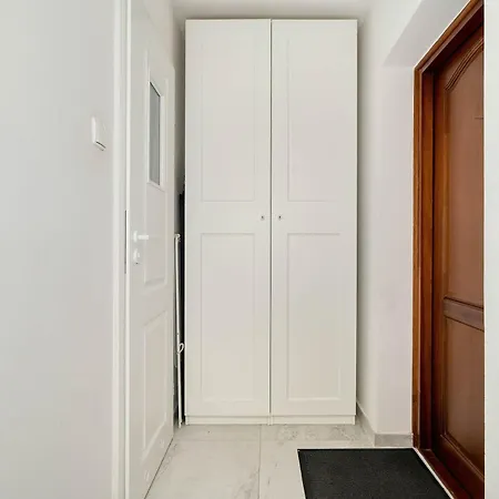 Apartman Grochowska Bright With Desk By Renters Poznań