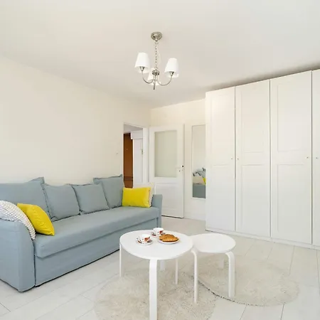 Grochowska Bright With Desk By Renters Poznaň