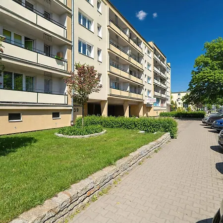 Grochowska Bright With Desk By Renters *