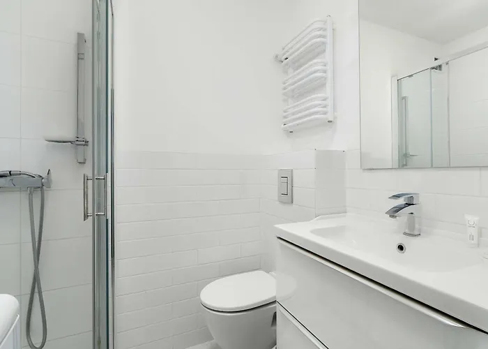 Apartament Grochowska Bright With Desk By Renters Poznań