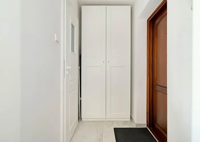 Apartament Grochowska Bright With Desk By Renters Poznań