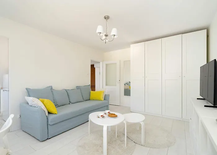 Grochowska Bright With Desk By Renters Poznan