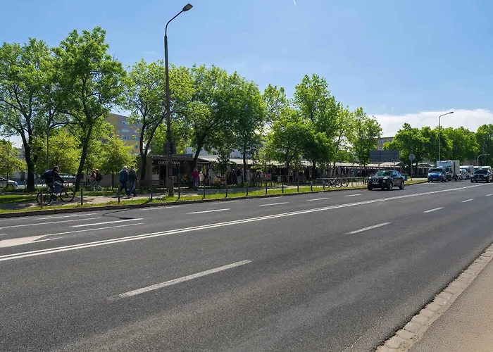 Daire Grochowska Bright With Desk By Renters Poznan